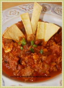 chili con carne with toasted corn tortillas